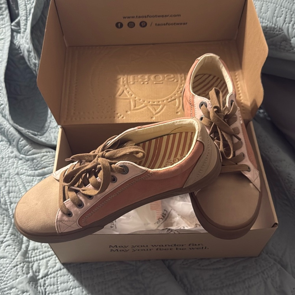 TAOS Sneakers Size 9